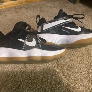 NIKE women’s volleyball shoes very comfortable and great support